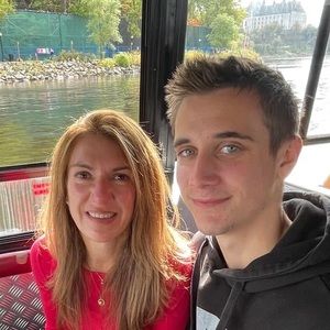 Meet your Posher, Gloria